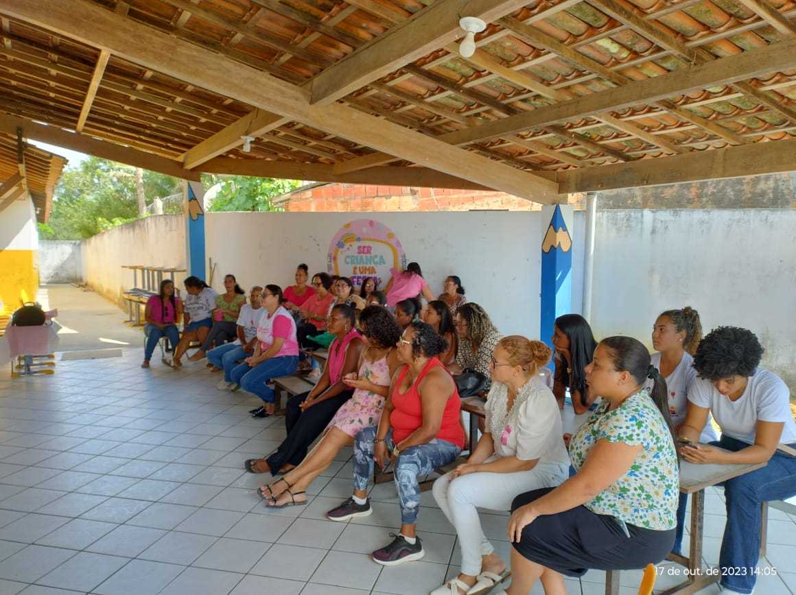 Camacã: Unidade de Saúde Dr. Aníbal Cavalcante faz campanha do outubro Rosa para professores
